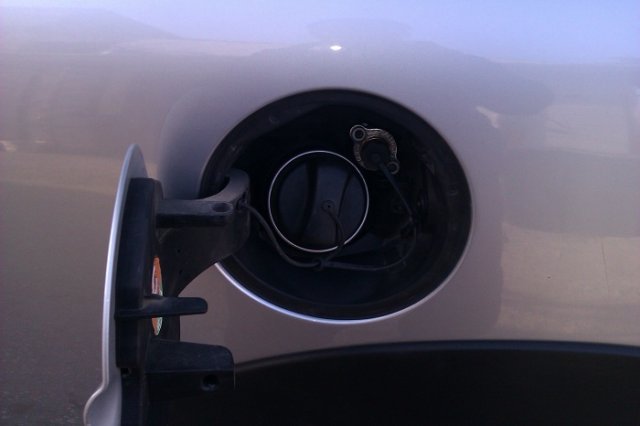 Per effettuare il rifornimento di gpl basta aprire lo sportello benzina,dove verra' installata la presa di carica.