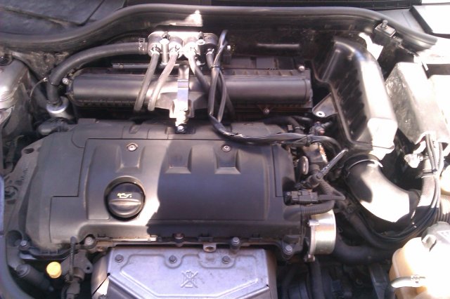 Il kit anteriore dedicato della landi renzo ha facilitato molto l'installazione su questa vettura,essendo minimi gli spazi nel vano motore.